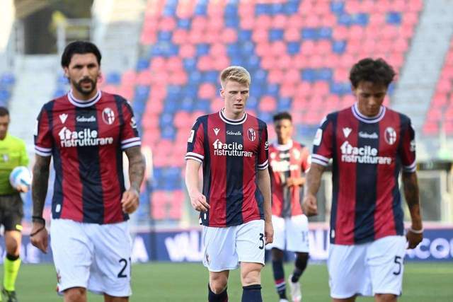 升班马赫尔城主场2-0力克曼联 曼联20射仅5中