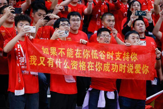 单赛季季后赛场均三分命中数：库里包揽前五 克莱前十占三