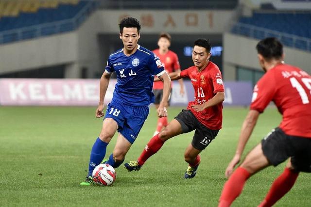 每体：弗里克在训练中试验无锋阵，奥尔莫、亚马尔都有能力踢